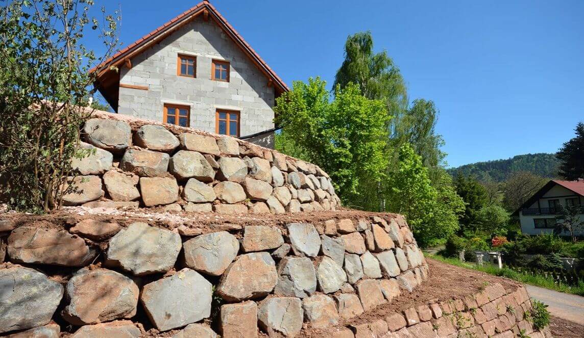 Jak na opěrné zdi z přírodního kamene?